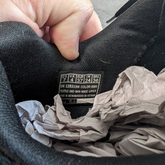 Skechers Go Run Performance Size 7 Wide Air Cooled Goga Mat Lightweight Black - Picture 9 of 9